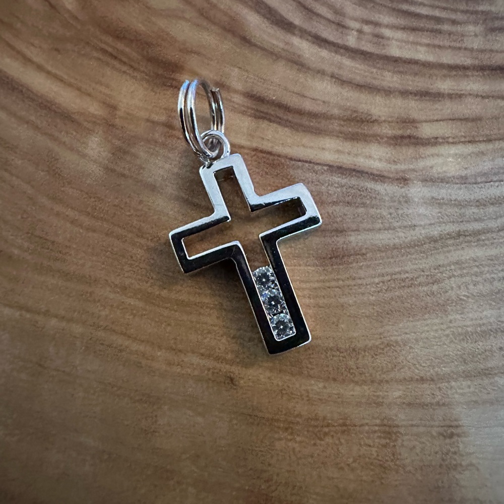 Sterling silver cross with cubic zirconia (new)